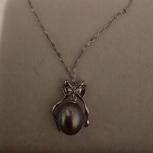 Bow Accent Black Pearl Pendant Necklace